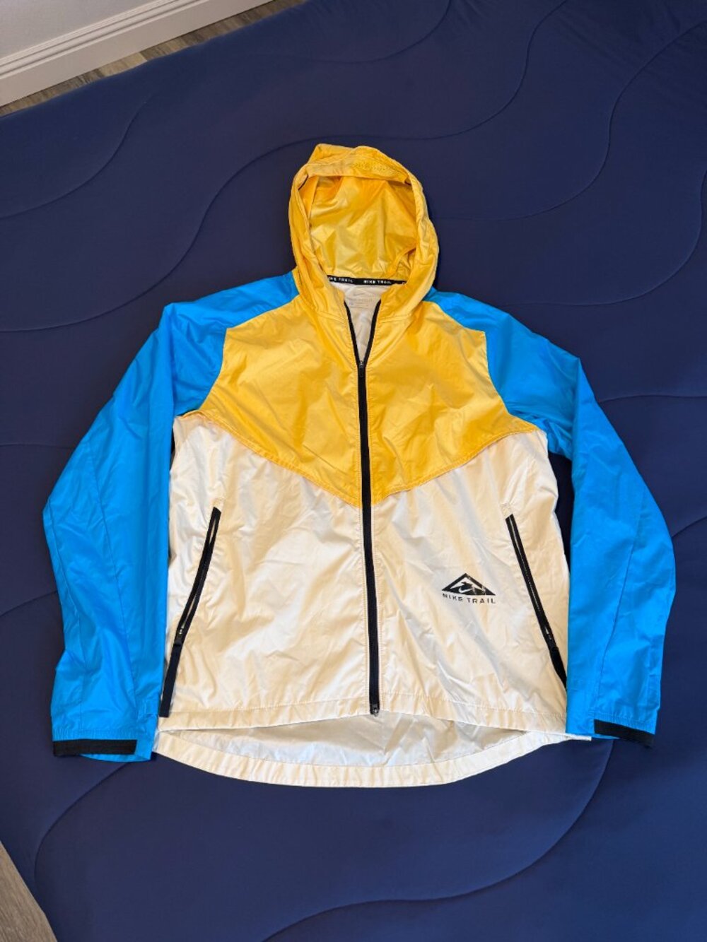 Mens Nike Windrunner Shield Trail Running Jacket Med